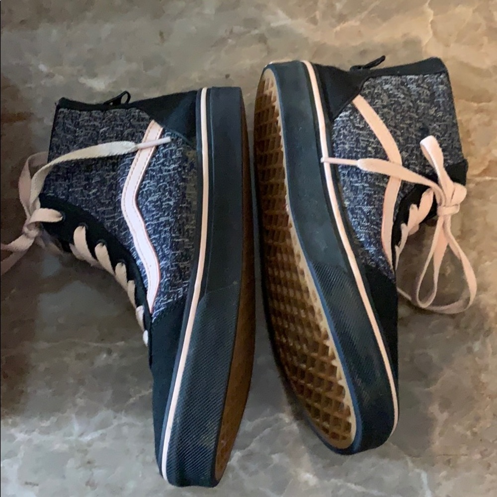 Vans - Picture 3 of 6